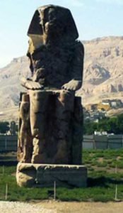 Colosos de Memnon - La estatua del canto de Amenhotep III