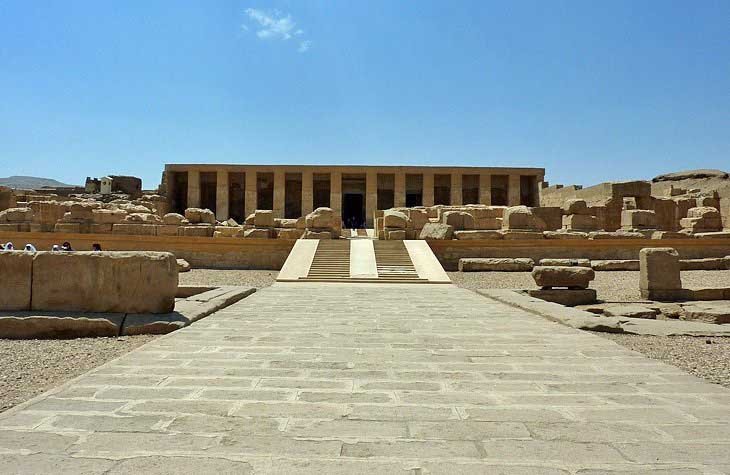 Templo de Abydos - El primer patio