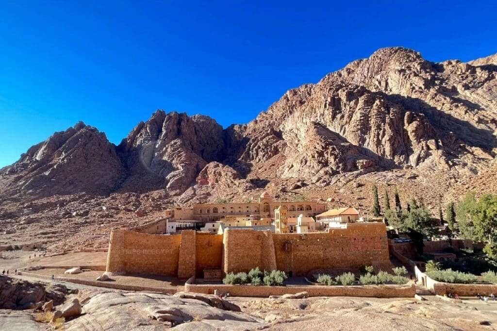 Monasterio de Santa Catalina, paquete a Egipto para visitar Cairo, monasterio de Santa Catalina, Monte Sinai y el Mar Rojo Sharm El Sheikh.