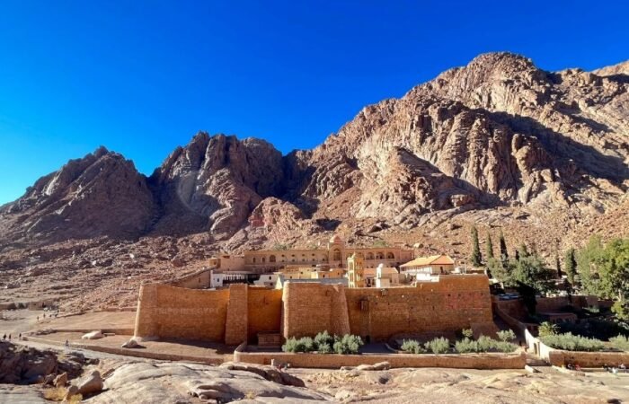 Monasterio de Santa Catalina, paquete a Egipto para visitar Cairo, monasterio de Santa Catalina, Monte Sinai y el Mar Rojo Sharm El Sheikh.